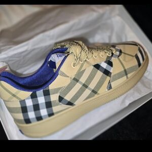 BRAND NEW W Tags! GREAT XMAS DEAL! Fast Ship! Mens Burberry sneaker *Size 10/43